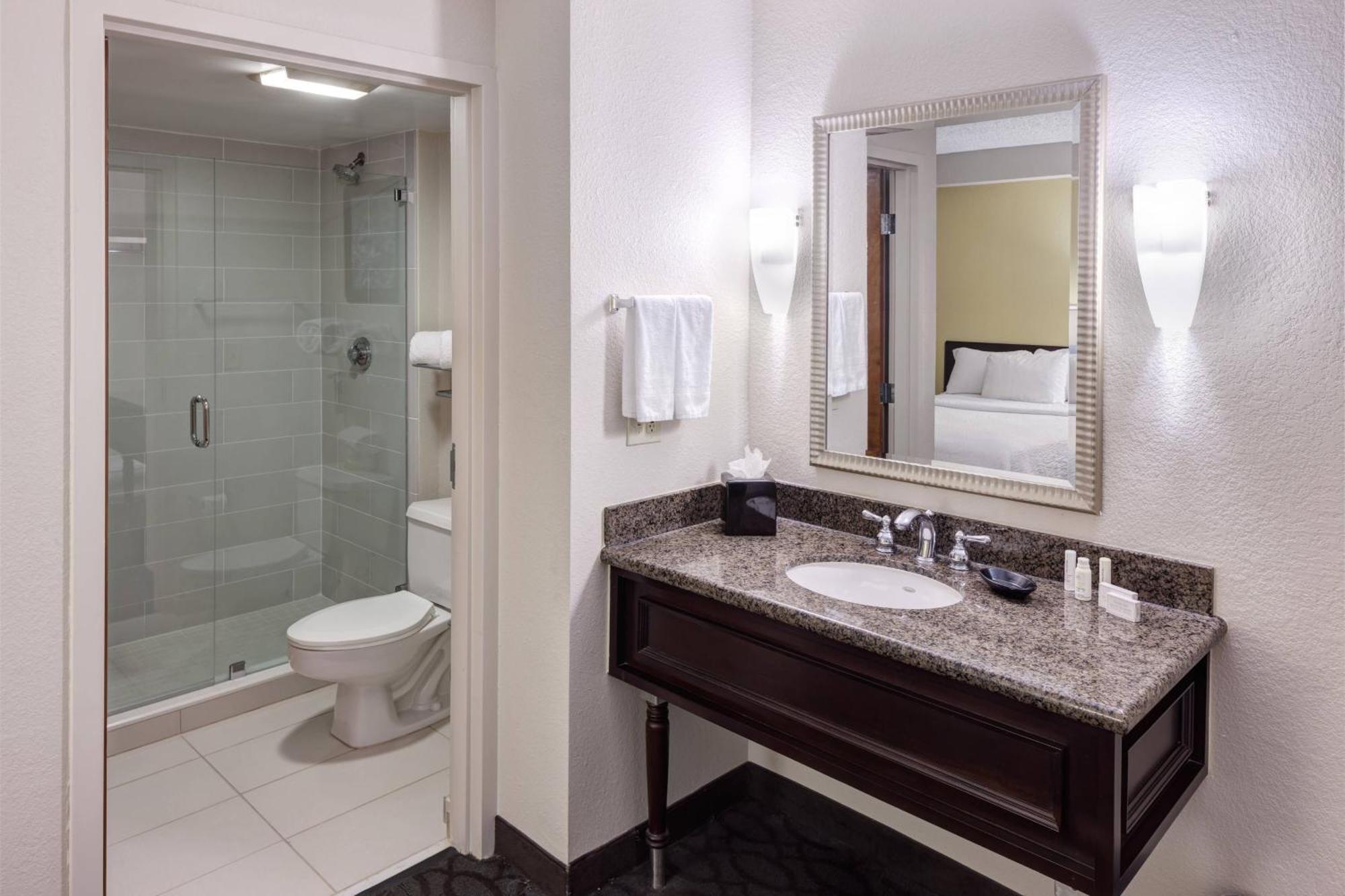 Springhill Suites By Marriott Dallas Downtown / West End Exterior photo